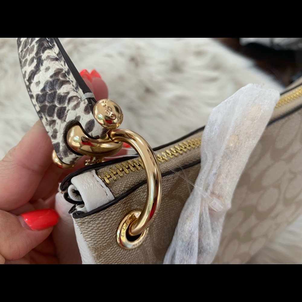 Coach Small Mia Shoulder Bag In Signature Canvas. - Picture 4 of 8